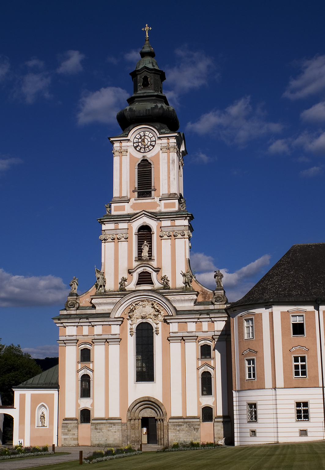 Stiftskirche Wilhering Fassade