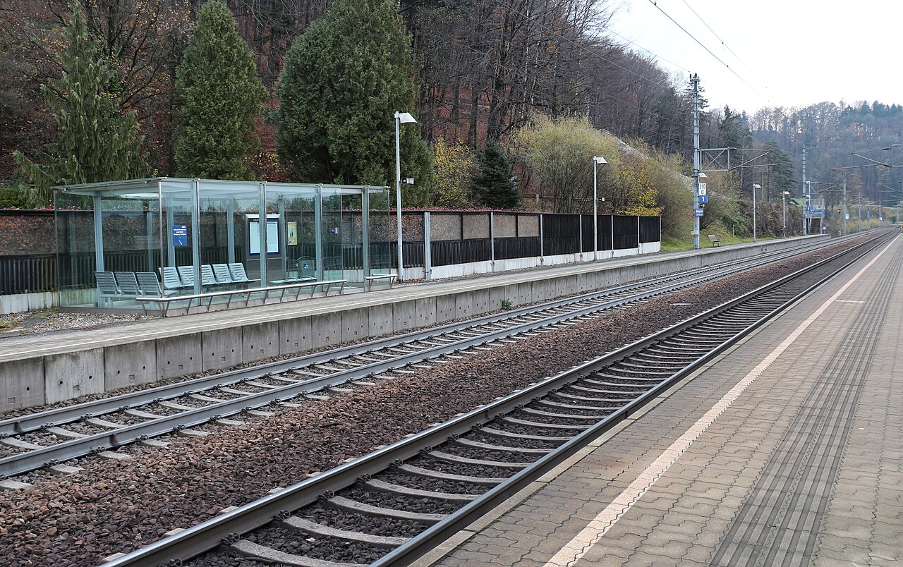 S Bahn Haltestelle Salzburg Kasern