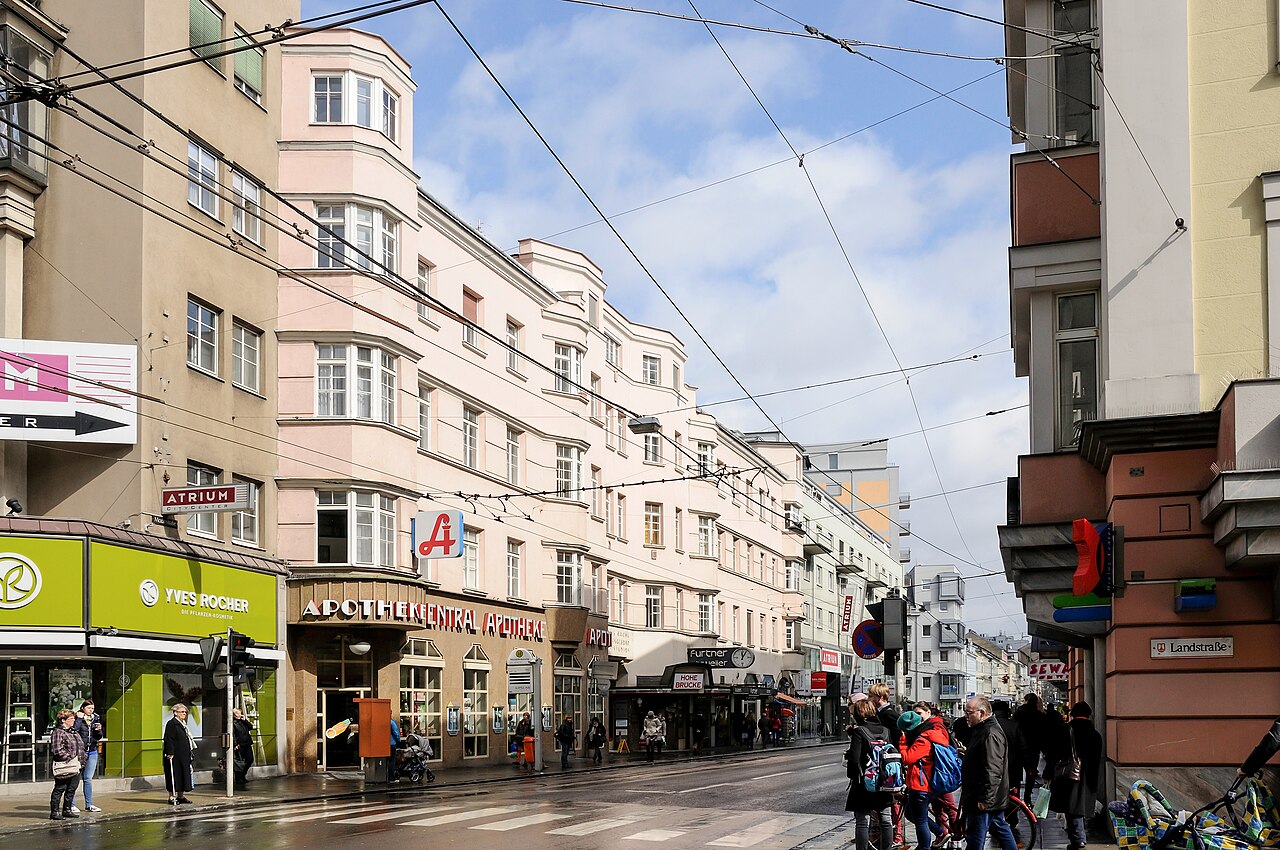 Linz Karmelitenbau Mozartkreuzung, Innere Stadt
