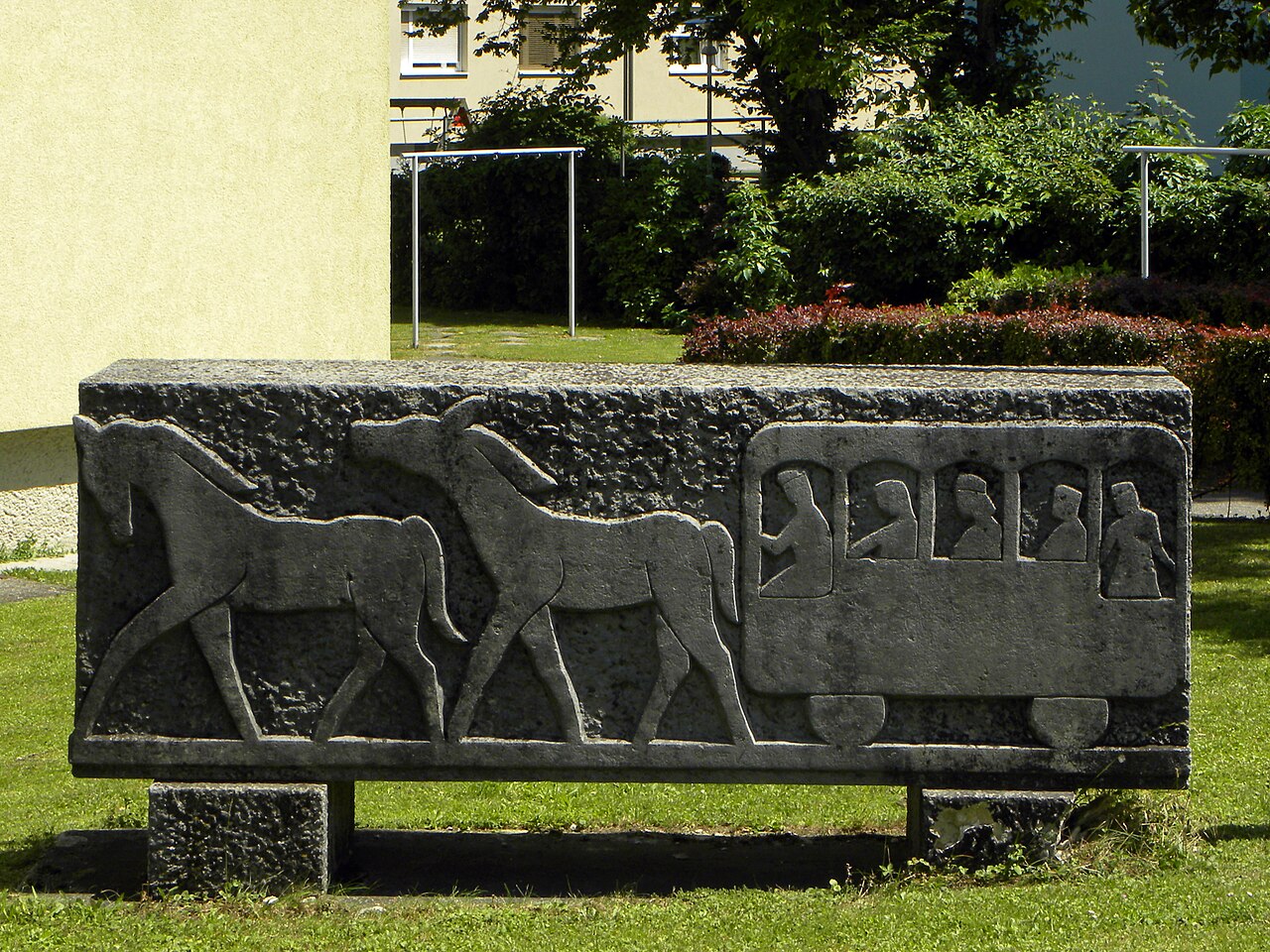 Linz Kleinmünchen Binderlandweg Relief Pferdeeisenbahn, Neue Heimat