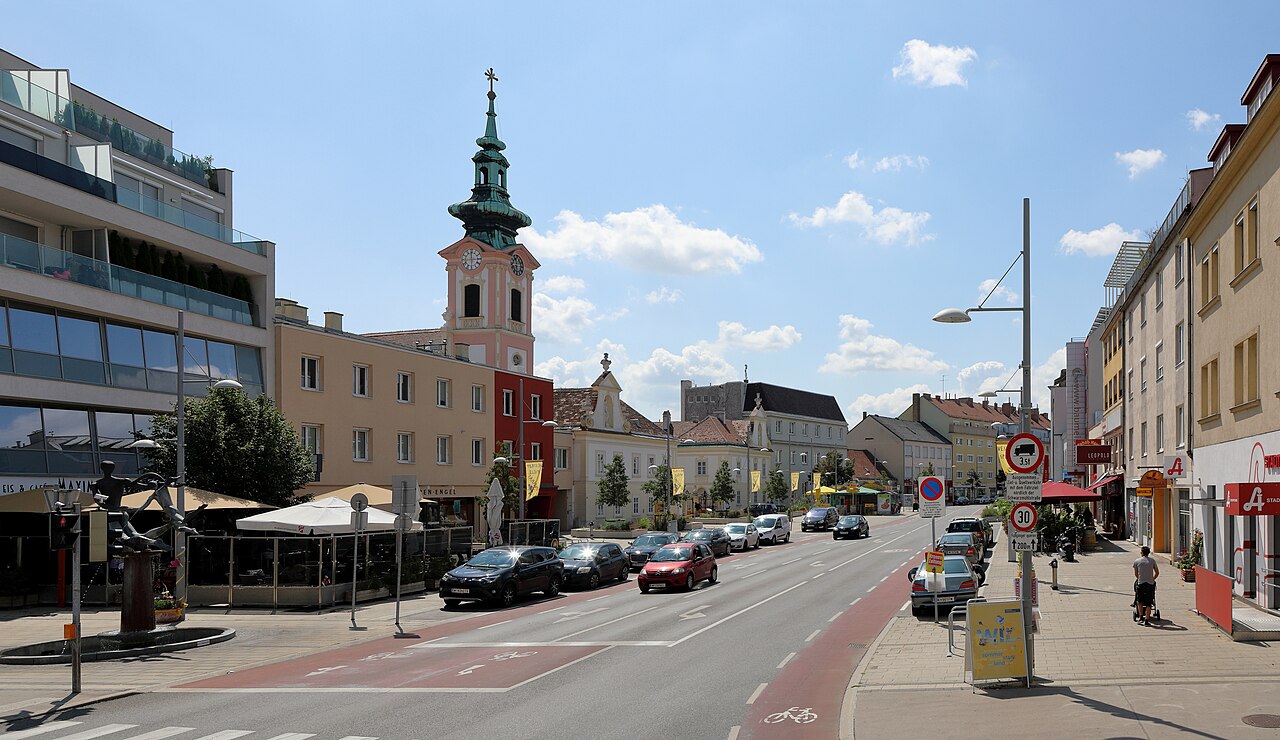 Schwechat Hauptplatz