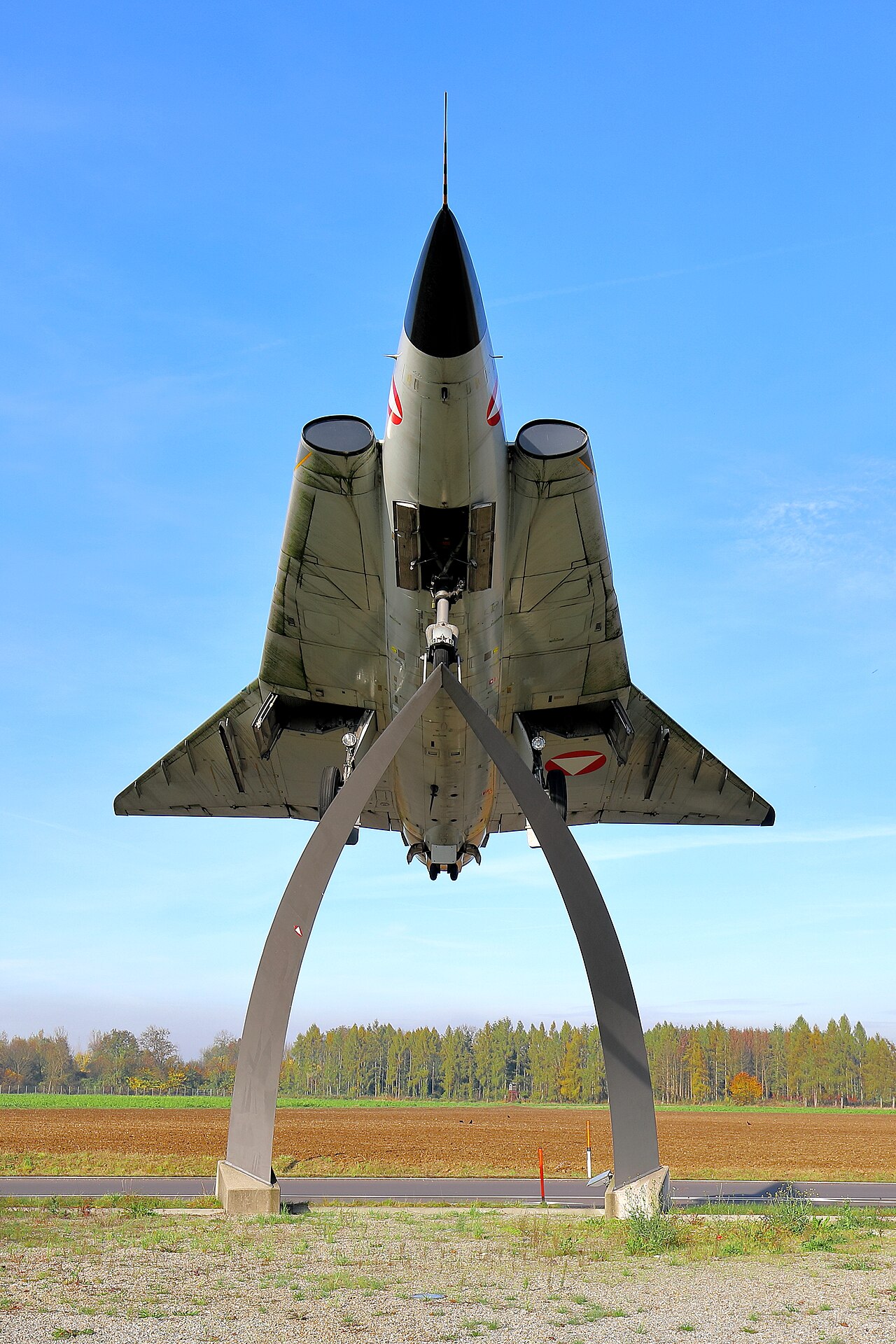 Hörsching Schauobjekt Saab Draken