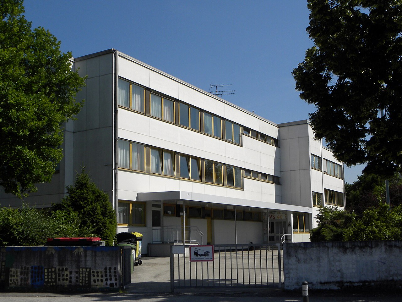 Linz Kleinmünchen Volksschule Scharmühlwinkel, Kleinmünchen-Auwiesen