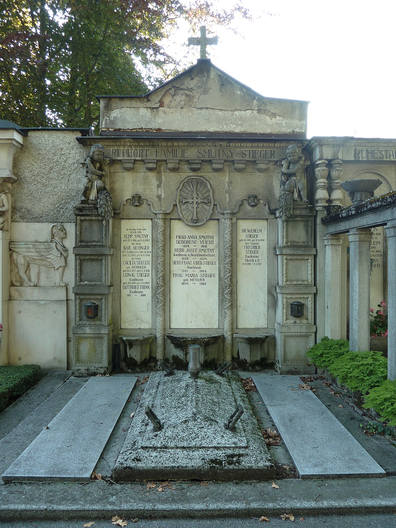Smutny Stieger Gruft, Franckviertel