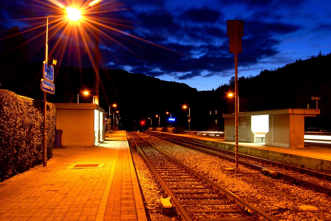 Railway station Puchenau West