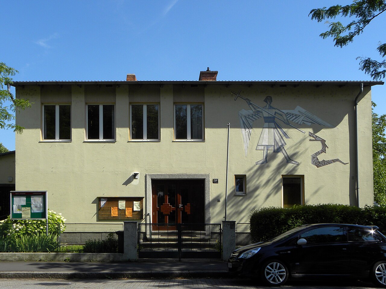 Linz Kleinmünchen Pfarrheim mit Sgraffito Michael, Kleinmünchen-Auwiesen