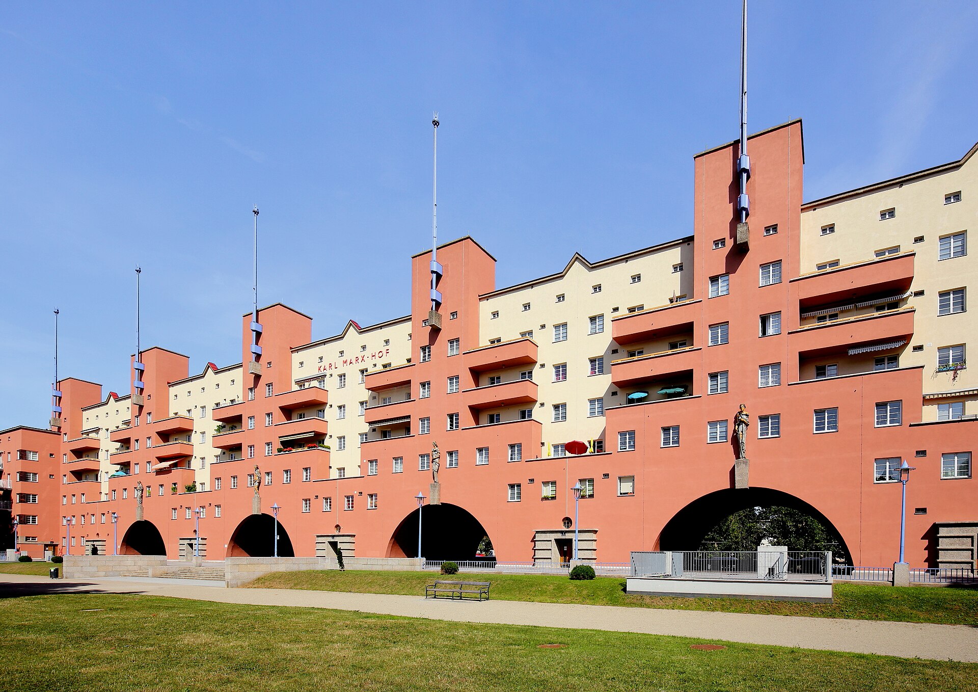 Döbling Karl Marx Hof, Heiligenstadt