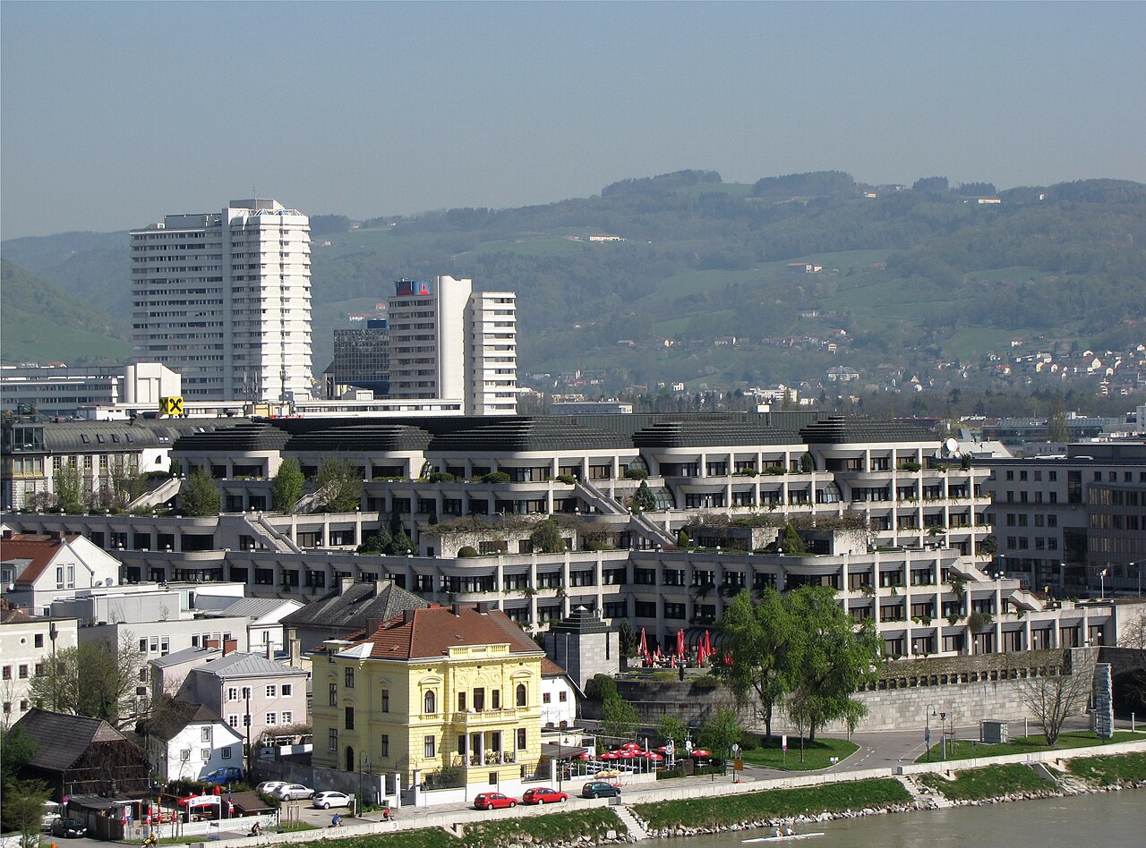 LentiaAndNewTownHall20090411, Urfahr