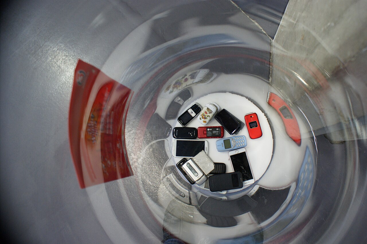 Innsbruck Museum Zeughaus phone exhibition mobilphones, Dreiheiligen - Schlachthof