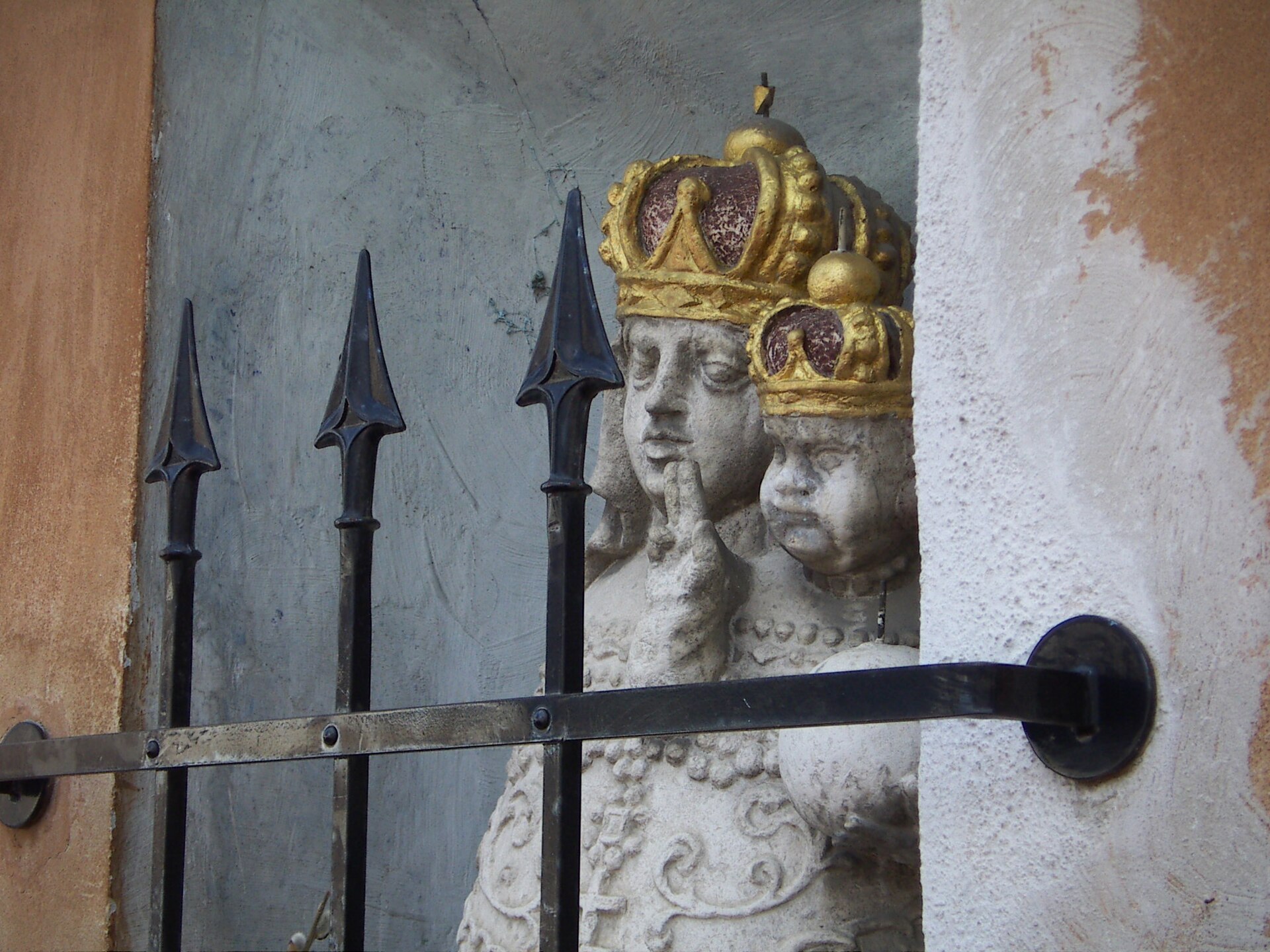 .MadonnaMitKind.AntonBoschGasse12.Jedlesee