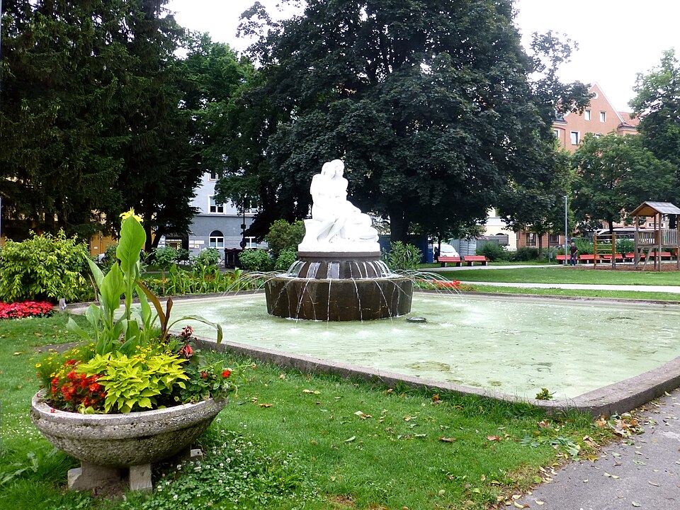 Springbrunnen Rapoldi Park Innsbruck Austria panoramio