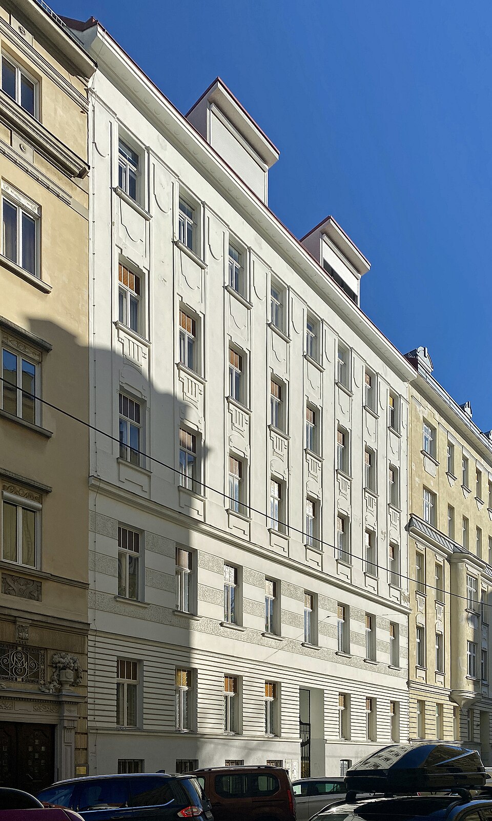 Gründerzeit facade in Josefstadt, Vienna