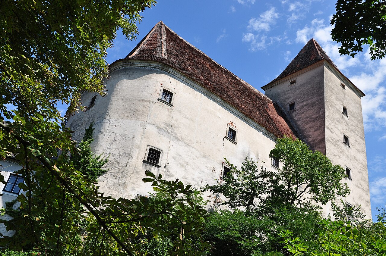 Hochburg Hausenbach, Karlstetten