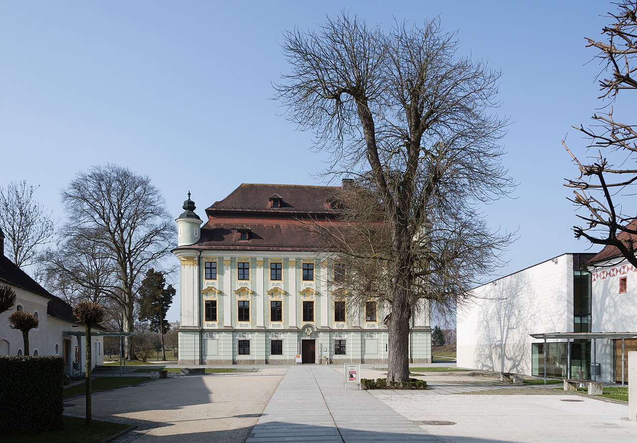 Traun Schloß Herrenhaus frontal