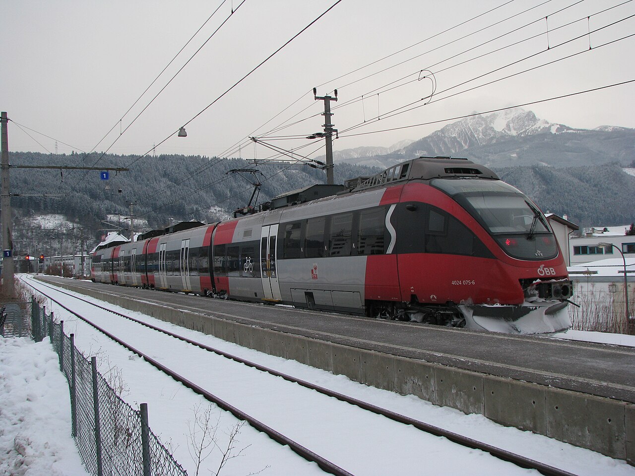 Bahnhof Innsbruck Hötting, Höttinger Au