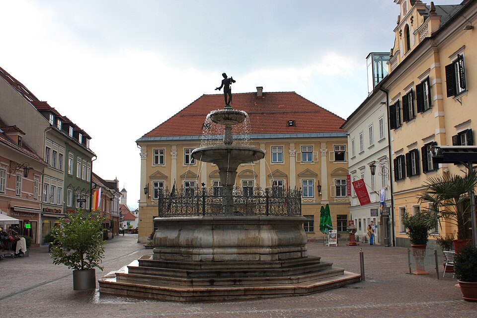 St Veit a d Glan Walther von der Vogelweide Brunnen, Kärnten