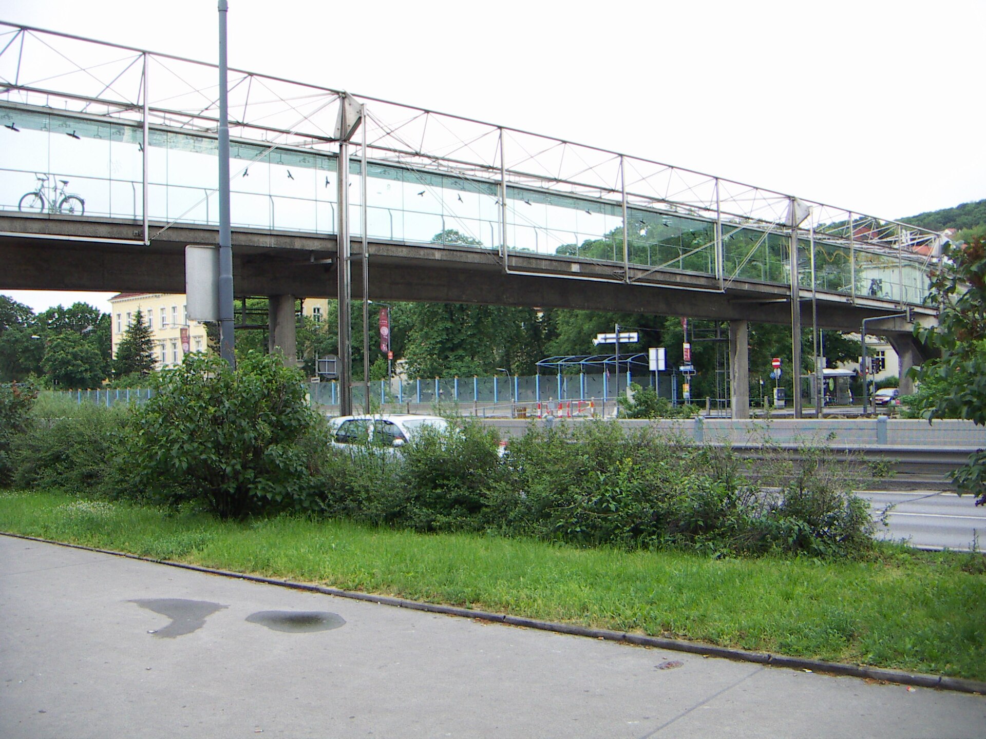 .Hackinger Steg.Fussgaengerbruecke.Wien Fluss