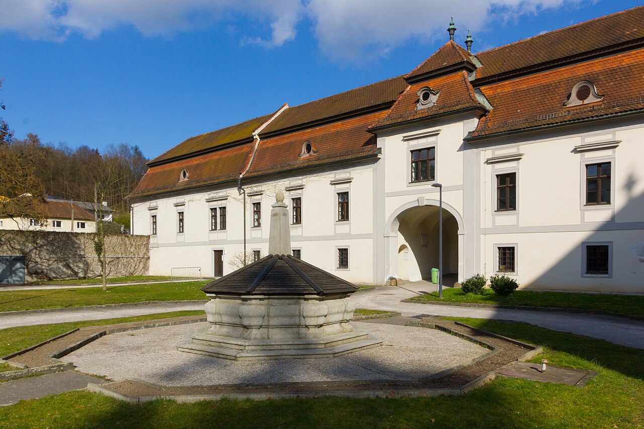 Schloss Auhof, Innenhof, Dornach-Auhof