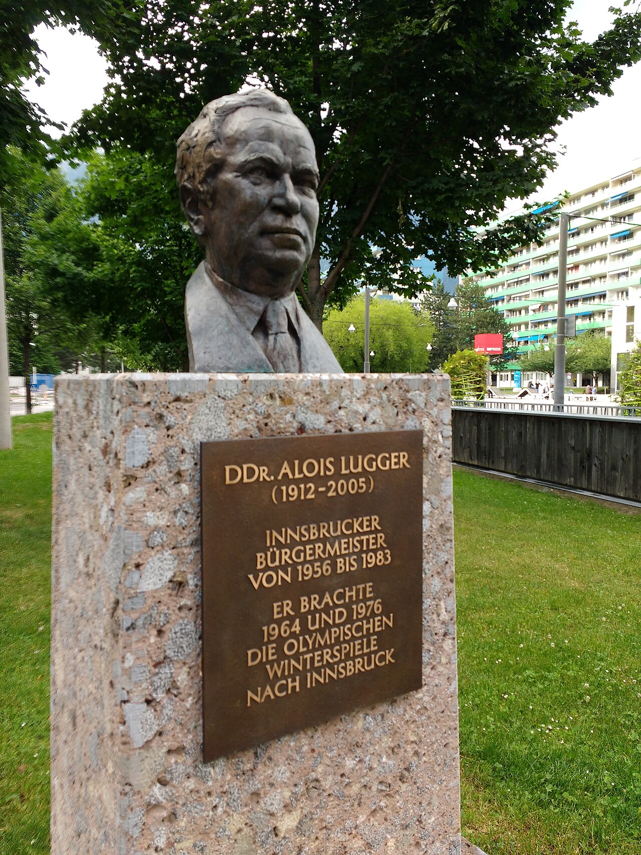 Büste DDr. Alois Lugger, Olympisches Dorf