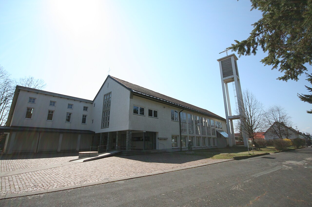 Herz Jesu Kirche, Klagenfurt Welzenegg, St. Peter
