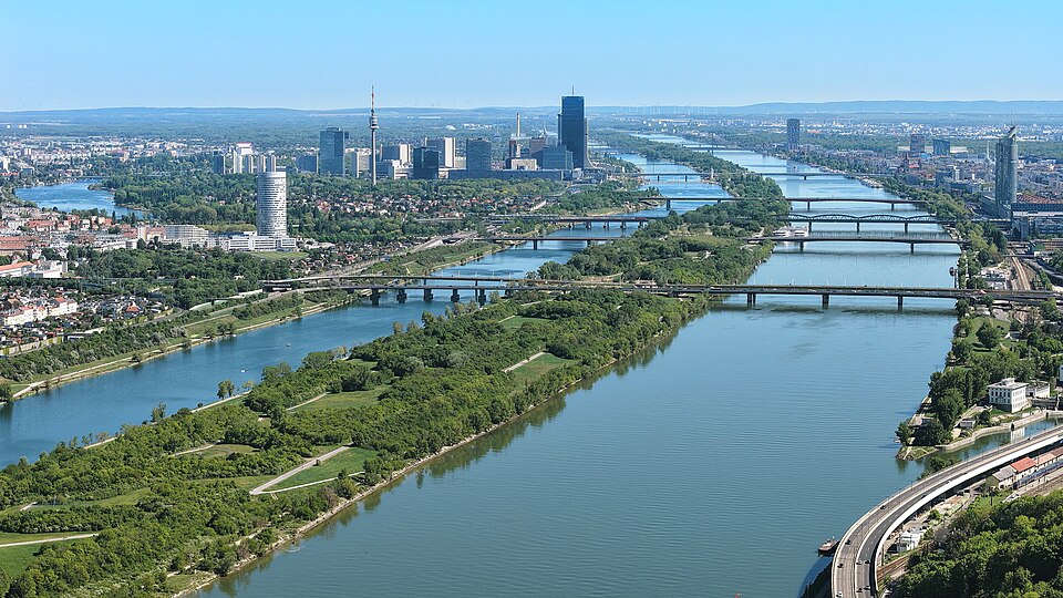 Donauinsel mit den Donaubrücken, Wien