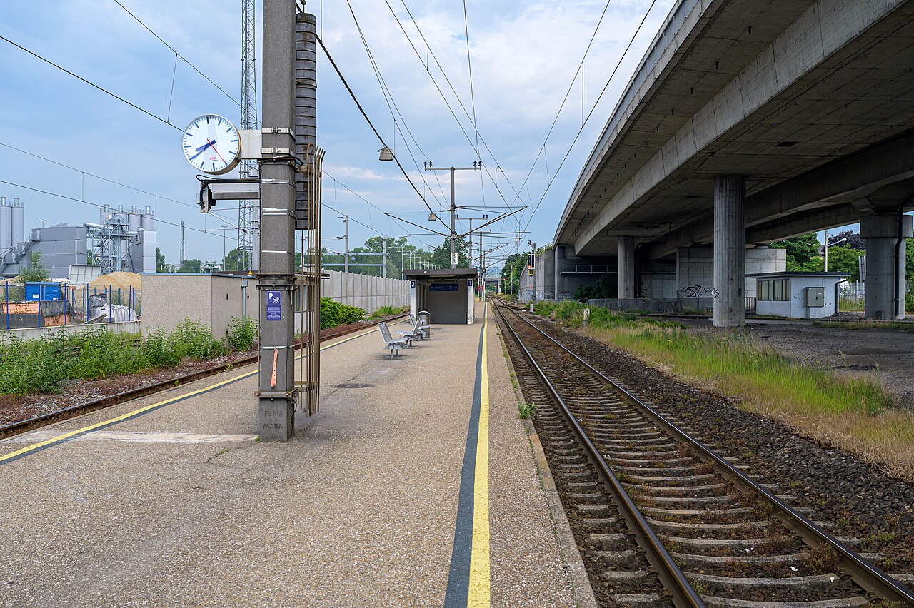 Linz St. Peter Haltestelle Frankstraße Summerauer Bahn, Industriegebiet-Hafen