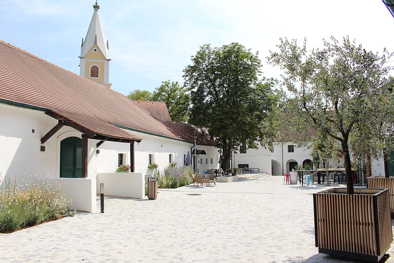 Meierhof poettsching innenhof, Pöttsching